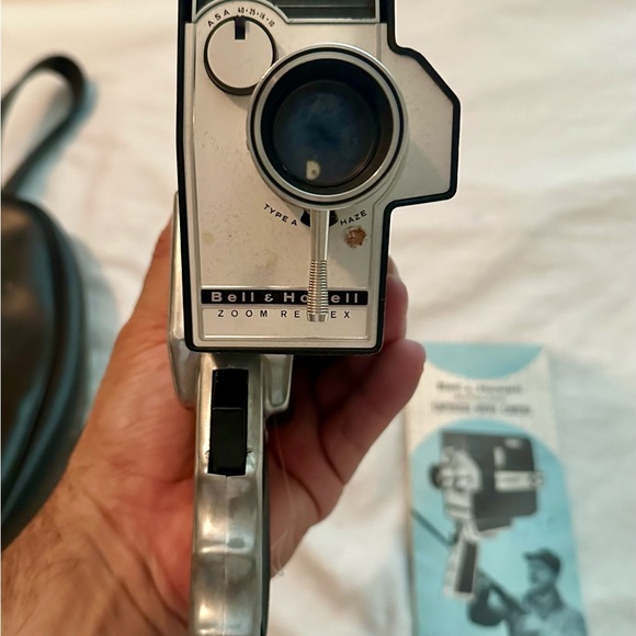 Vintage Bell & Howell Autoload Cartridge Movie Camera w Original Brochure. - Picture 7 of 14